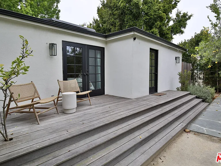 2330 Walnut Ave — Photo 21