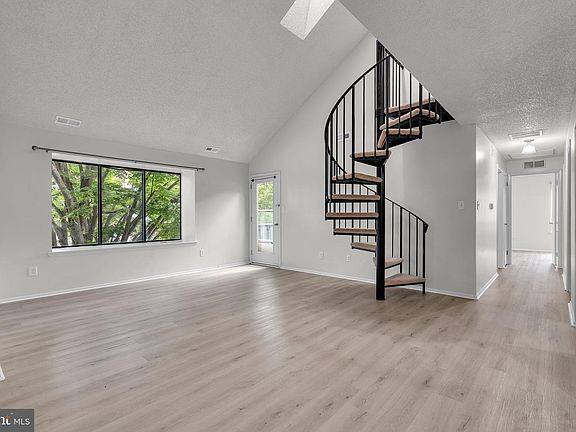 5th image of 4403 Aberdeen Dr #B