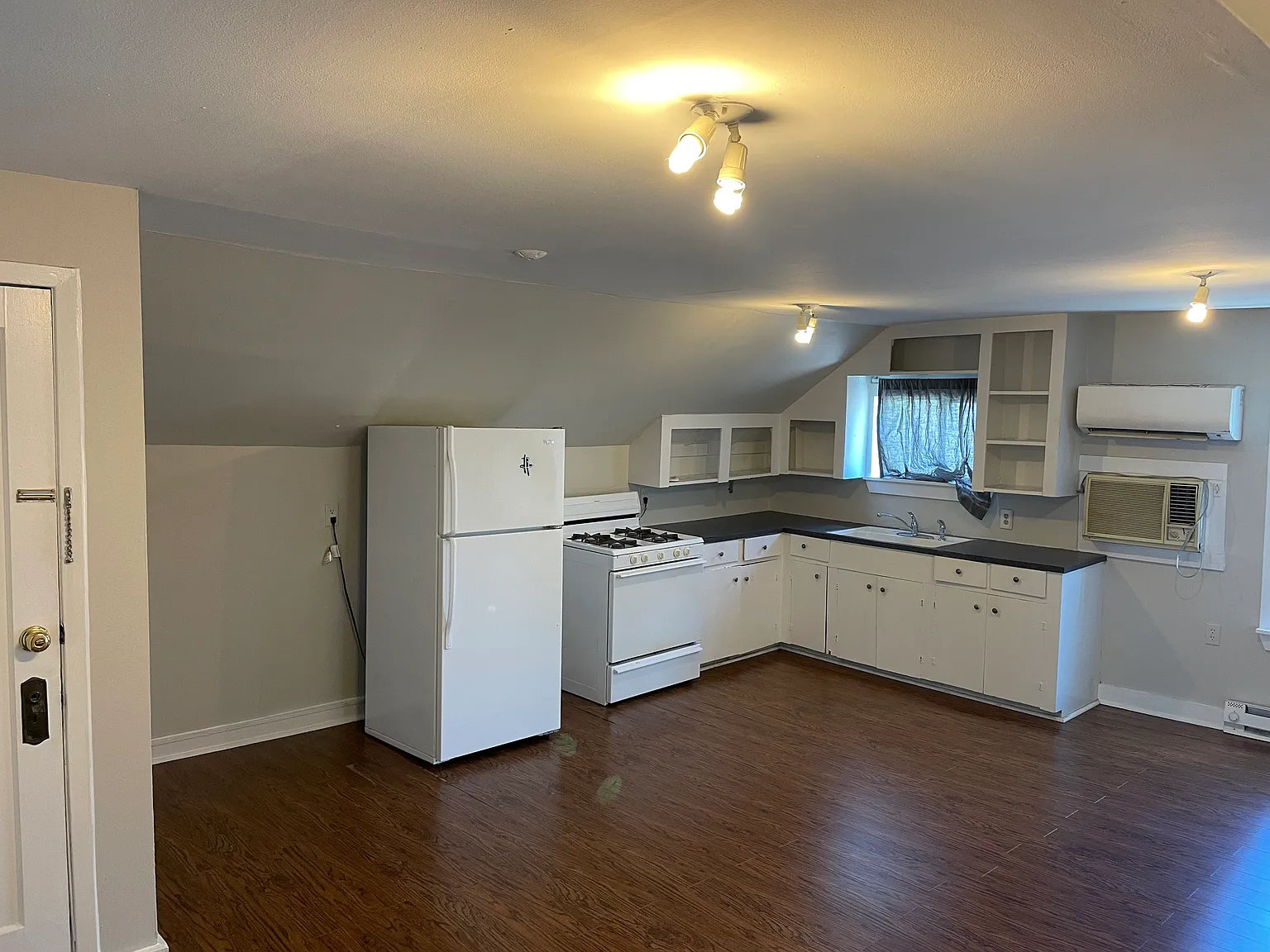 1 bed, 660 sqft, $1,100 — Photo 2