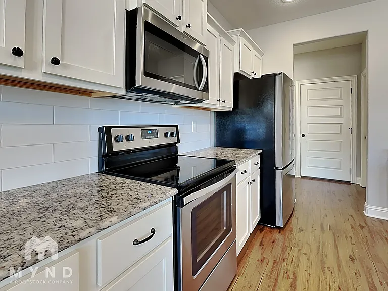 550 Captain Hopkins St — Photo 8