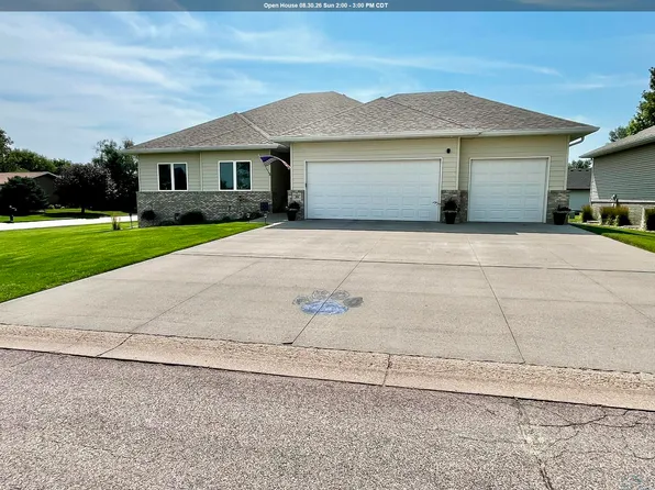 201 Lexington Ct, Elk Point, SD 57025