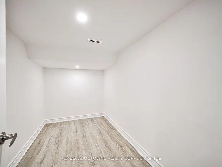 4395 Longmoor Dr #LOWER — Photo 13