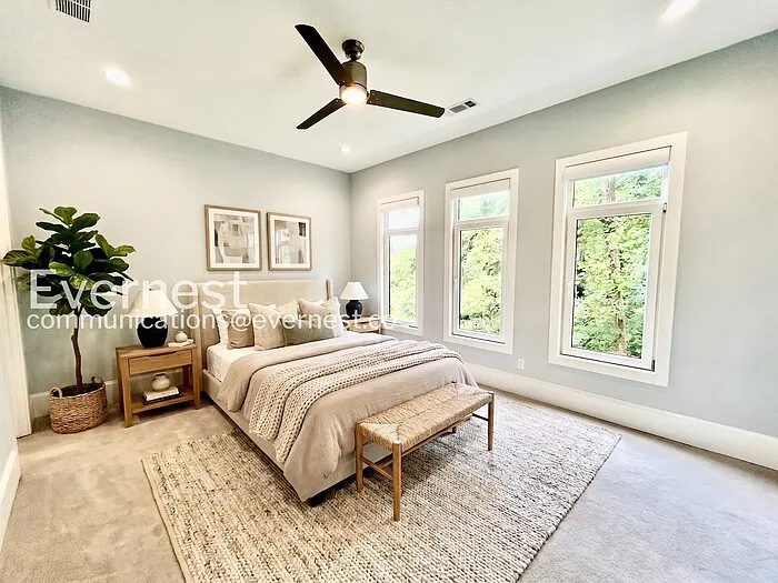5 bed, 4.0 bath, 3490 sqft, $5,745 — Photo 4