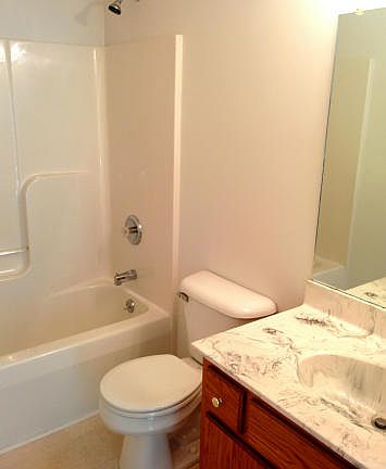 4th image of 345 Aulbern Dr E