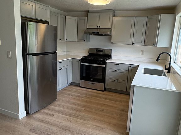 3rd image of 901 S 21st Pl