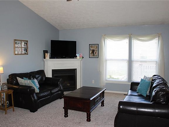3rd image of 9362 Saybrook Dr