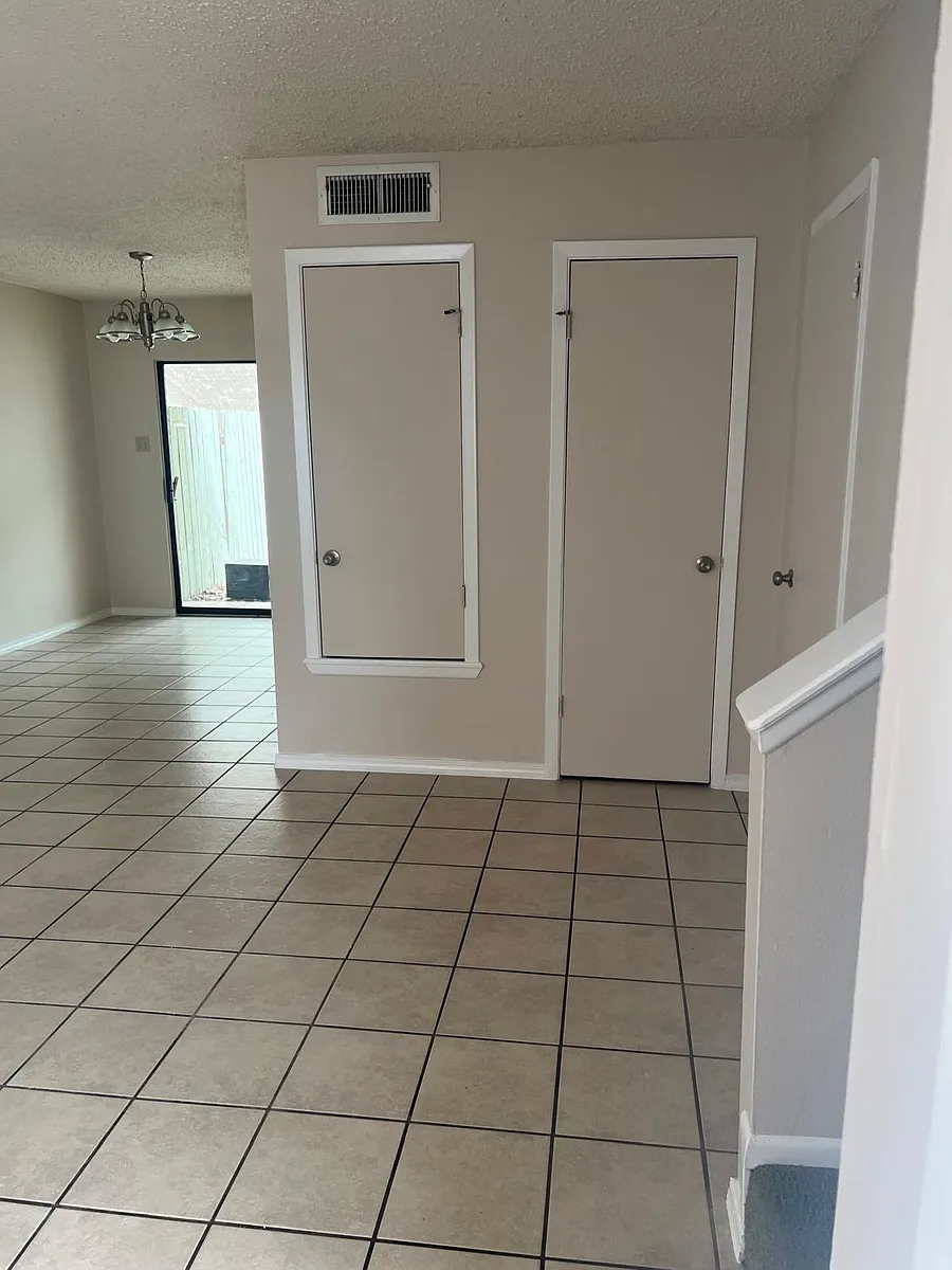Building Photo - 909 Castle Heights Dr #B