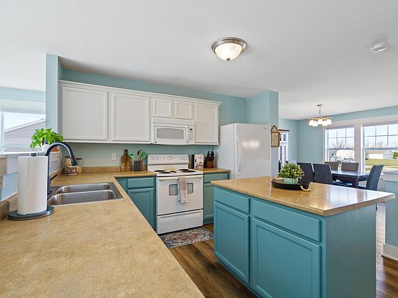 3rd image of 1636 S Park Dr SE