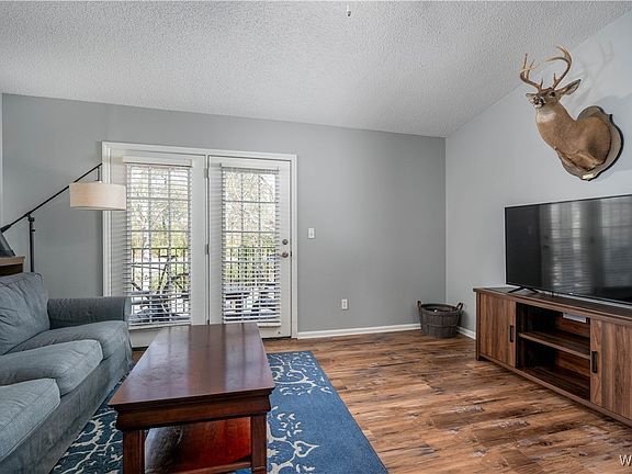 3rd image of 120 15th St E APT 923