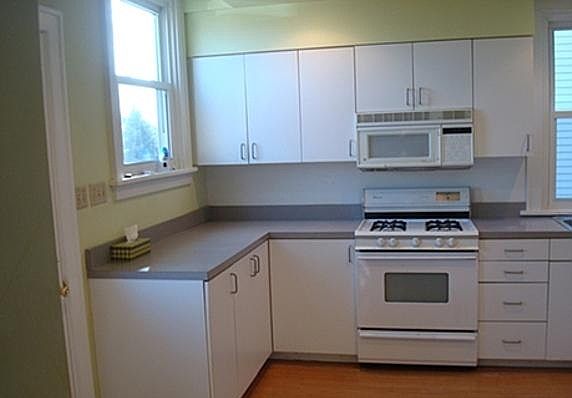 3rd image of 3250 Glenmore Ave
