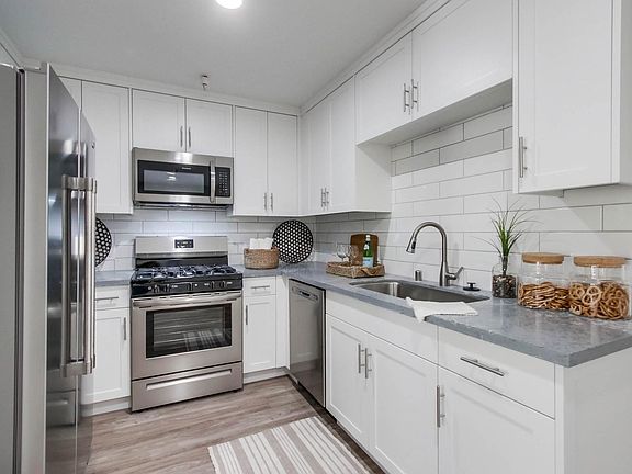 4th image of 139 Gosnell Way #108