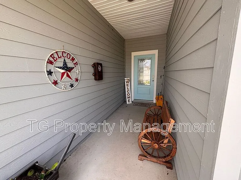 248 Zancara St — Photo 6