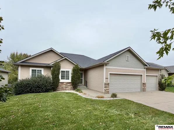 8560 Remi Ct, Lincoln, NE 68526