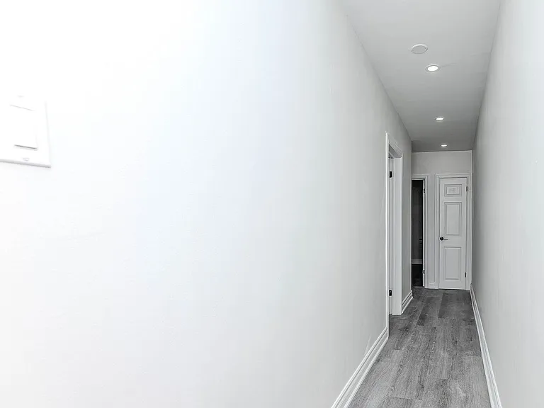 1164 The Queensway #A — Photo 11