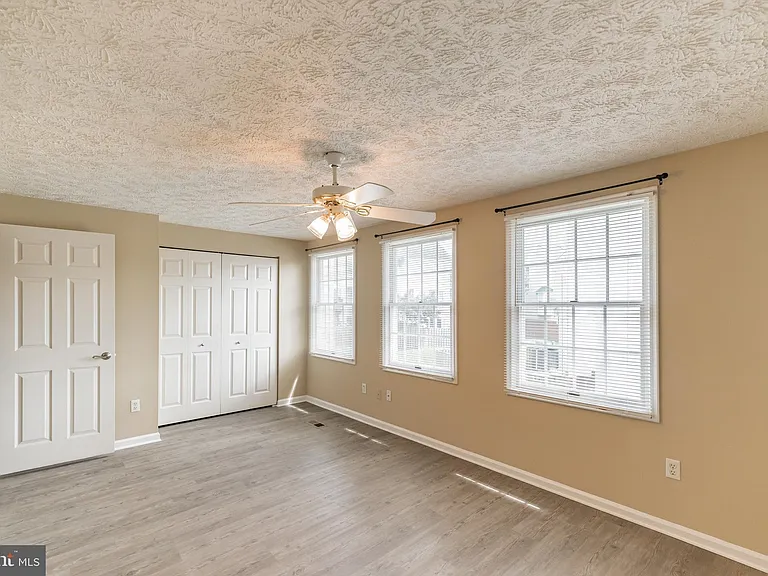 6302 Betsy Ross Ct — Photo 18