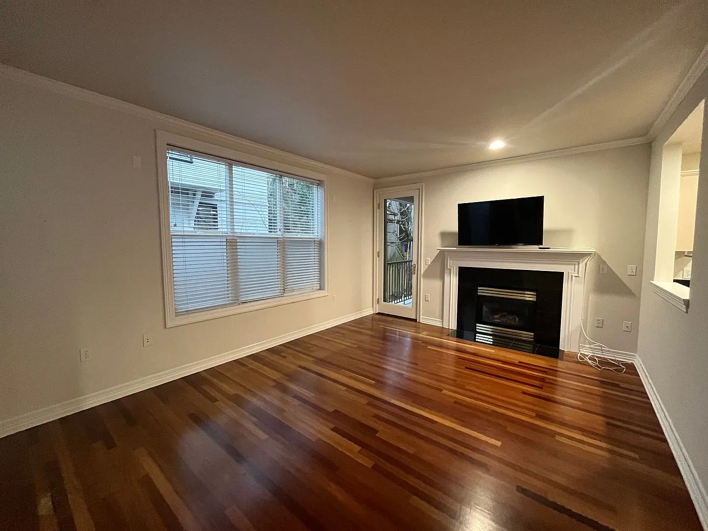 This Wonderful Condo in the Trendy NW Portland Area is Located Just a Block off of 23rd in a Secu... — Photo 4