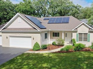 348 Linden Rd, Lake Zurich, IL 60047