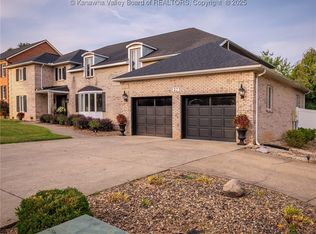 37 Cedar Dr, Hurricane, WV 25526