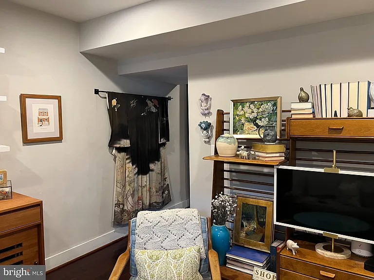 418 N Henry St — Photo 10