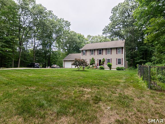 3rd image of 17 Tripp Hollow Road