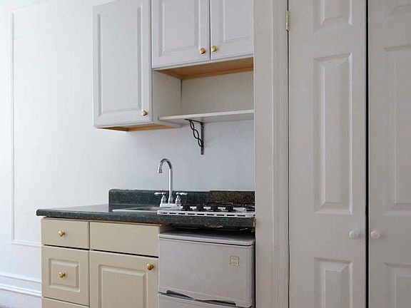 2nd image of 319 W 75th St #15