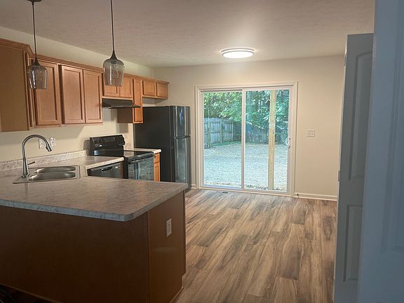 3rd image of 613 E Pike St