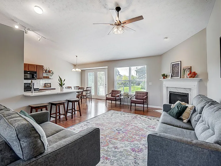 1442 Observatory Dr — Photo 8