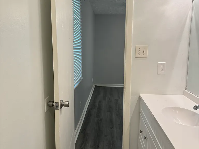 2221 Tolgate Rd — Photo 21
