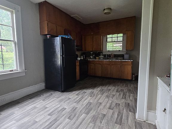 5th image of 1329 Winton Ave