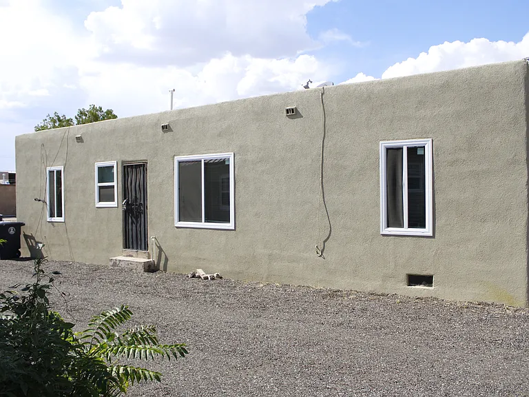 Updated 2 Bed 1 Bath Nob Hill Apartment Just 2 Blocks to UNM — Photo 3