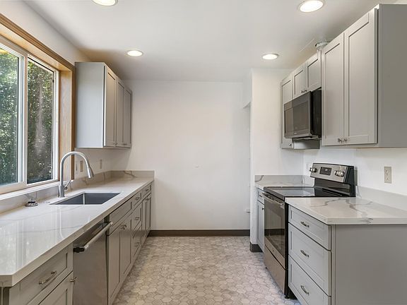 4th image of 2111 79th Street Ct E