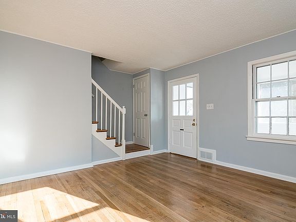 3rd image of 6014 N Kings Hwy
