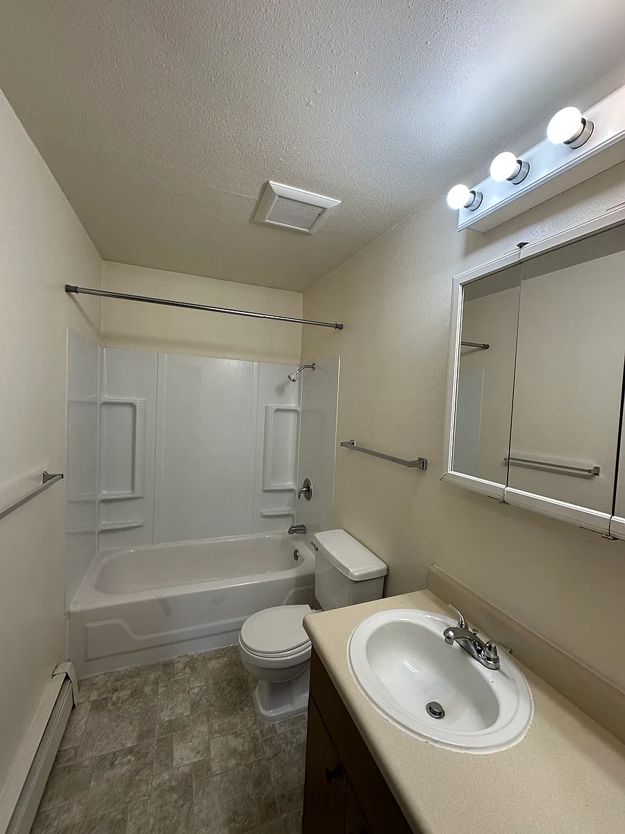 Building Photo - 4511 Laurel St #38
