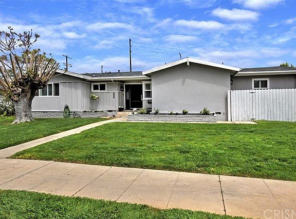 3rd image of 23105 Victory Blvd
