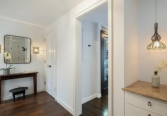 5th image of 1 Irving Pl APT V18f