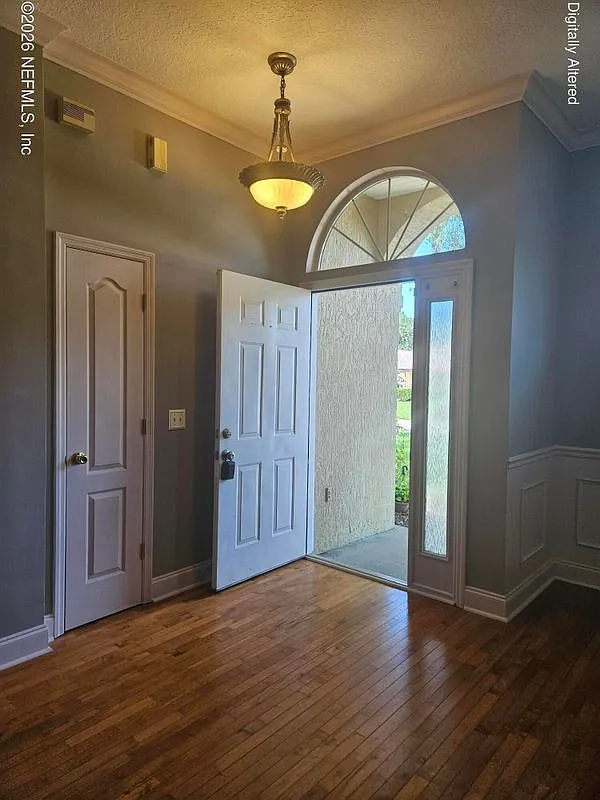 3 bed, 2.0 bath, 1739 sqft, $2,389 — Photo 3