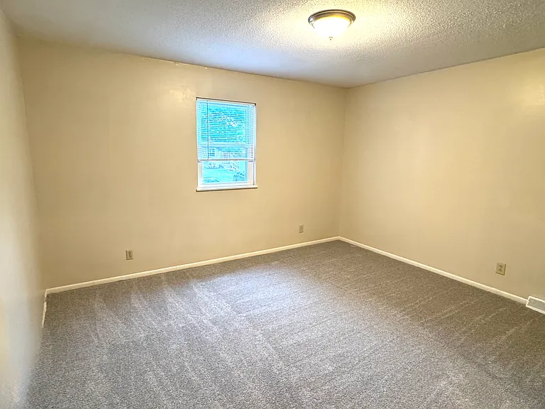 1414 E Haven Ln — Photo 7