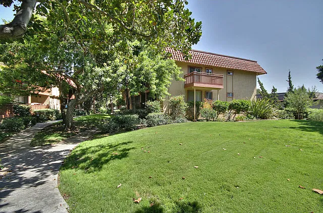 1063 Alta Mira Dr #B — Photo 3