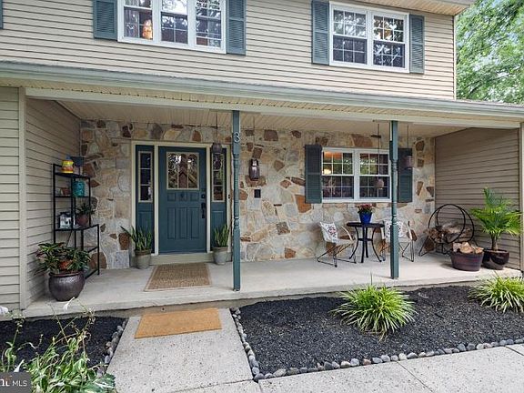 2nd image of 3 Ashley Ln