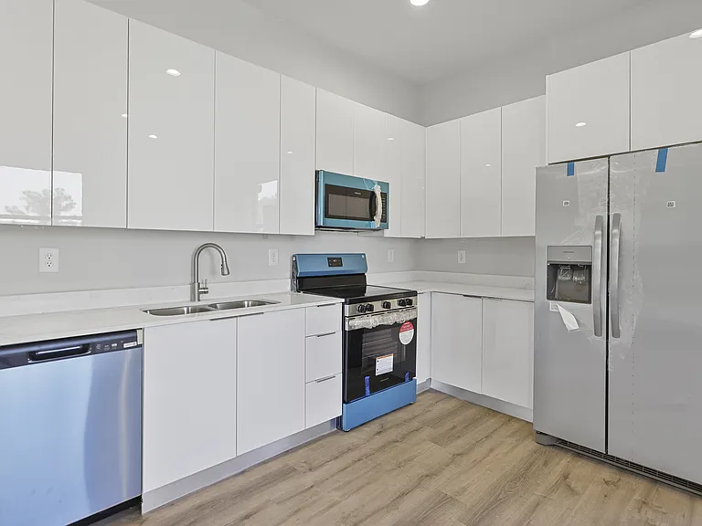 862 Charles Sise St E — Photo 28