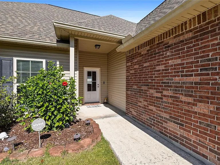22157 Fen St — Photo 4