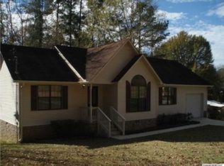 1005 Woodland St, Centre, AL 35960