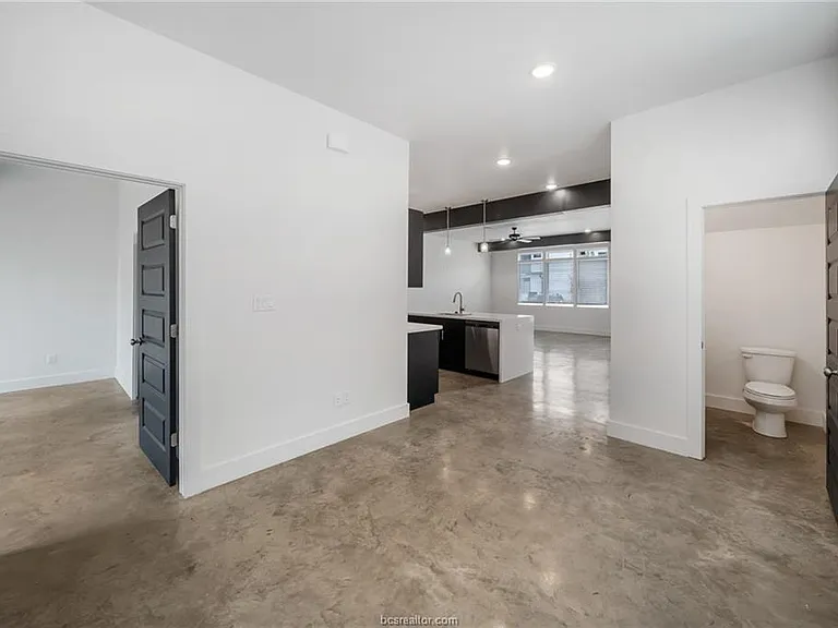 214 Lynn Dr — Photo 6