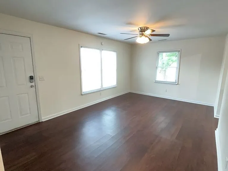 Skyline Apartments — Photo 21