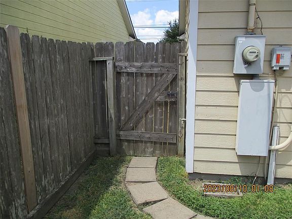 4th image of 211 N Fowlkes St