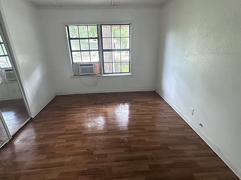 929 Anderson St — Photo 10