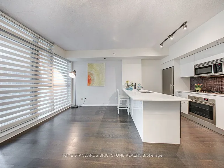 375 King St W #506 — Photo 19