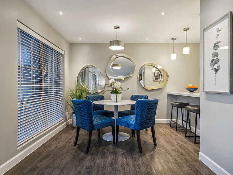 The Ashley at Bluffview Apartments — Photo 8