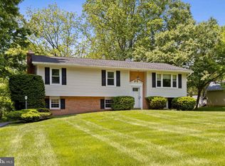6839 Autumn View Dr, Sykesville, MD 21784
