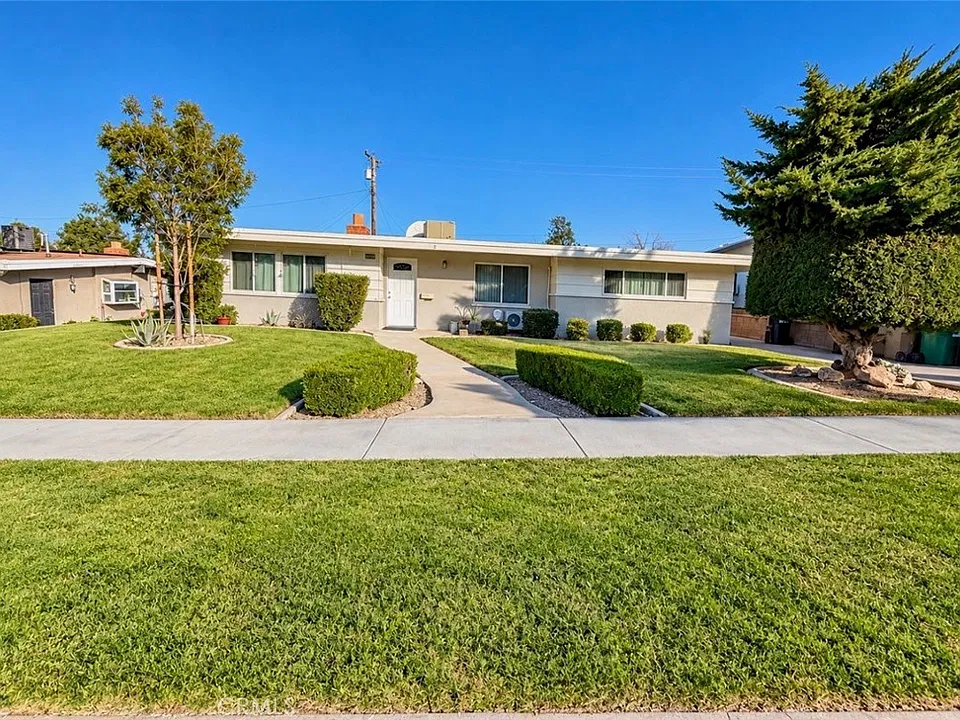 38664 Yucca Tree St